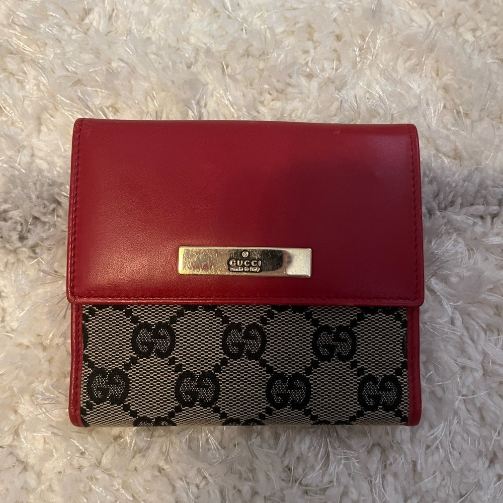 SOLD ‼️‼️Vintage Gucci Wallet in Red and Logo Fabric